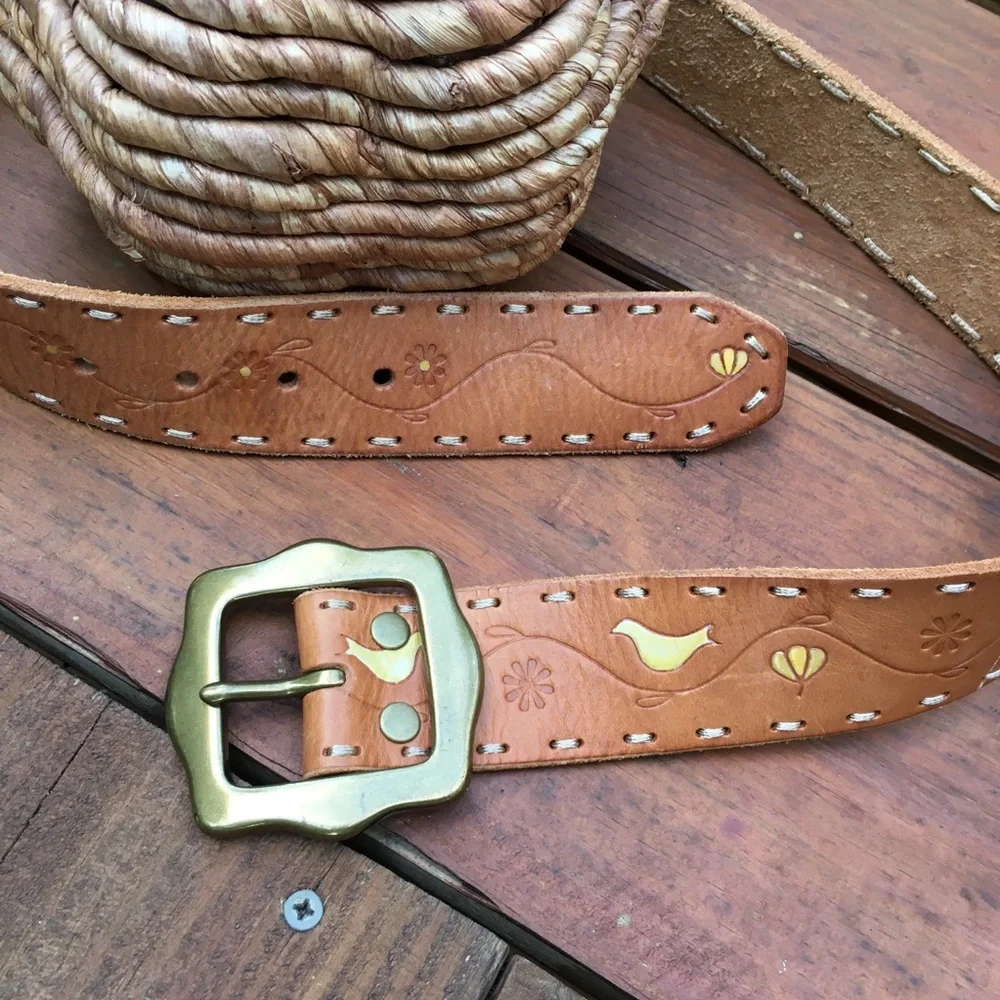Lucky Brand Embossed 100% Leather Belt With Solid Brass Buckle Size 32 Birds - Picture 7 of 9